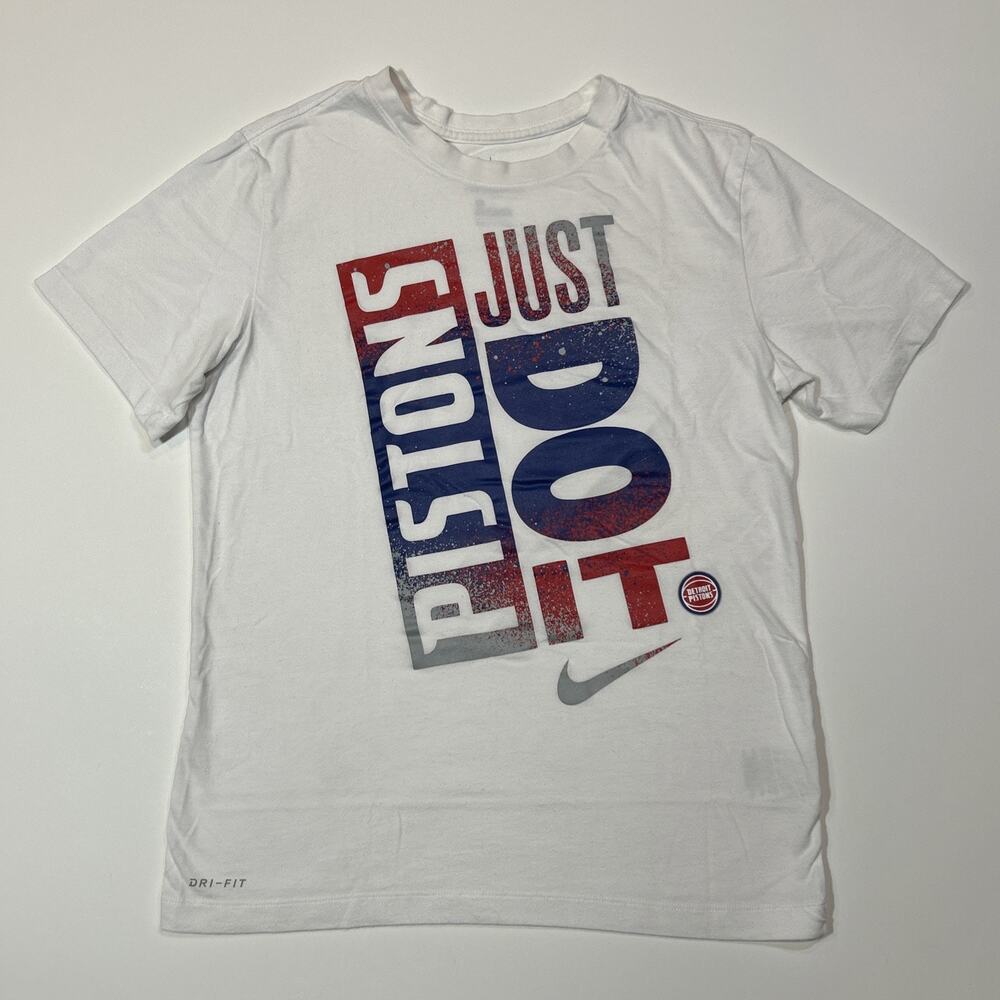 Detroit Pistons Mens Shirt Size Small White Nike Tee NBA Basketball Dri Fit